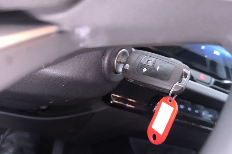 雪佛兰 科鲁泽 2023款 1.5L 双离合乐享版中控内饰11