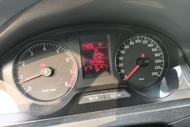 大众 桑塔纳 2015款 1.6L 自动舒适版中控内饰15