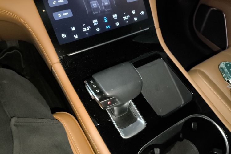 理想汽车 理想ONE 2020款 增程6座版中控内饰18