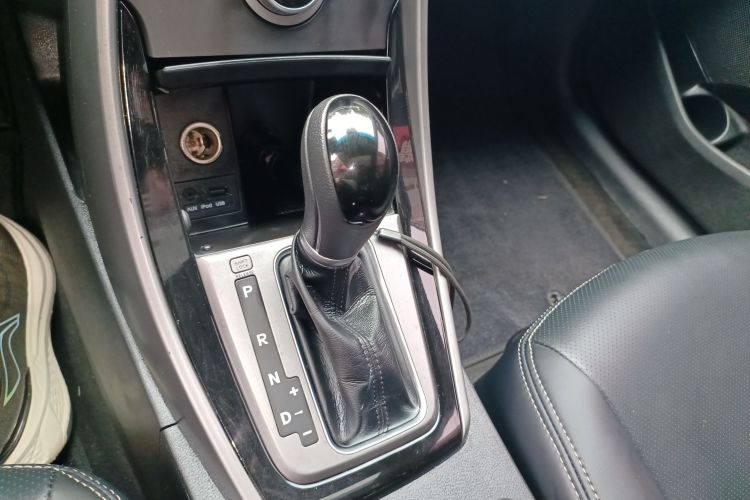 现代 朗动 2015款 1.6L 自动领先型局部细节18