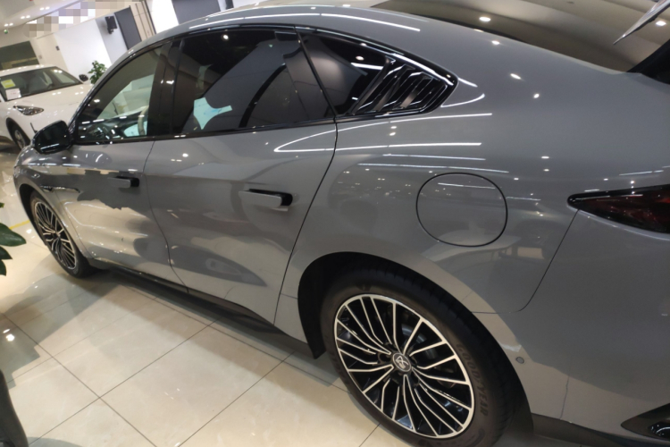 比亚迪 汉 2025款 DM-i 智驾版 125KM激光雷达旗舰型车身外观4