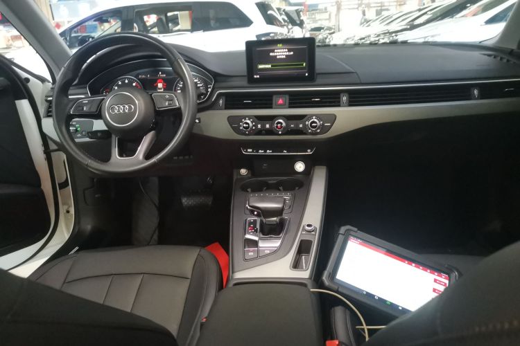奥迪A4L 2019款 40 TFSI 进取型 国VI中控内饰12
