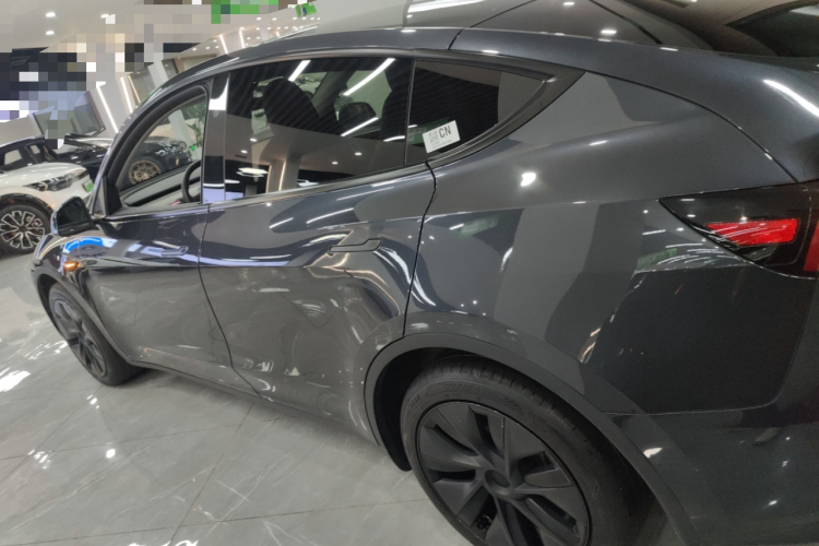 特斯拉 Model Y 2024款 后轮驱动版车身外观4