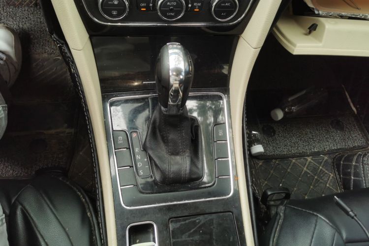 大众 帕萨特 2014款 1.4TSI DSG尊荣版中控内饰18