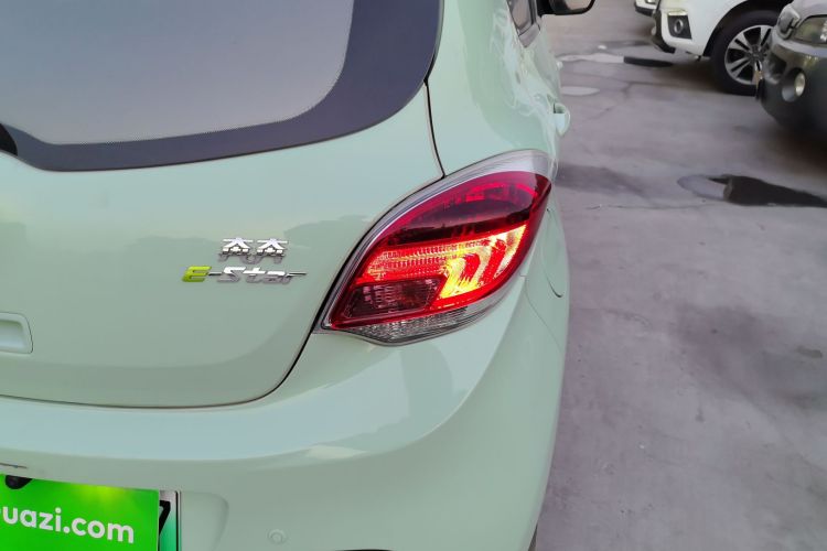 长安欧尚 奔奔E-Star 2022款 清心版 多彩款 磷酸铁锂车身外观9