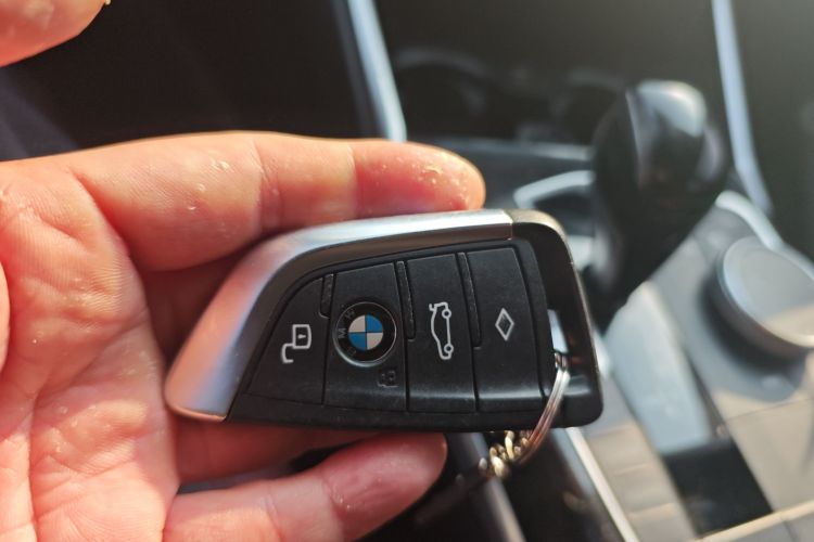 宝马3系 2022款 改款 325Li M运动套装中控内饰7001