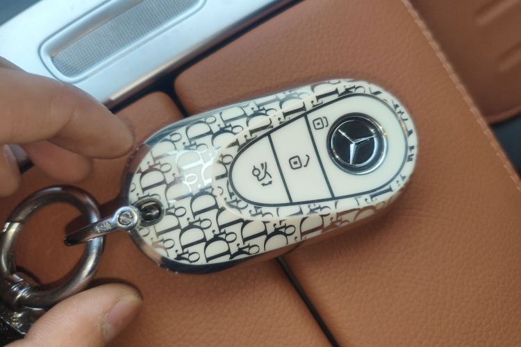 奔驰C级 2023款 改款 C 260 L 皓夜运动版中控内饰7001