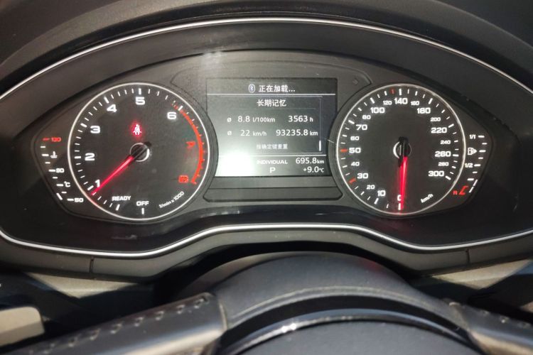 奥迪A4L 2017款 40 TFSI 时尚型中控内饰14