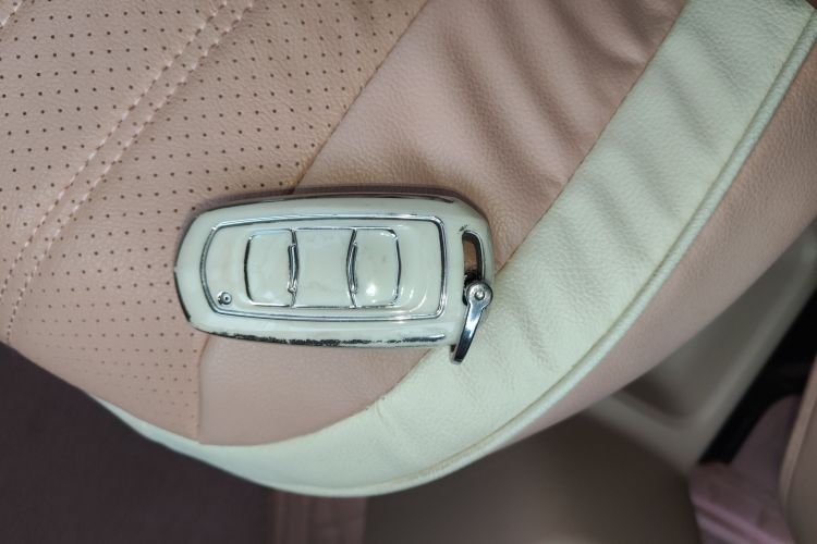 吉利银河 2023款 熊猫mini 200km 耐力熊中控内饰11