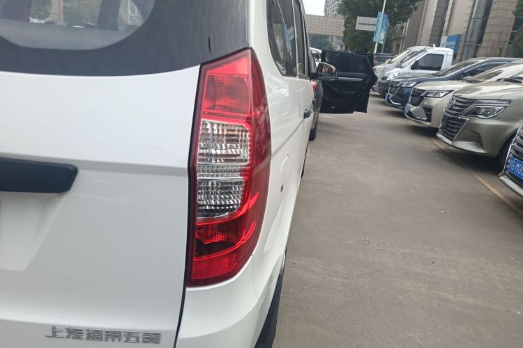 五菱汽车 五菱宏光 2020款 1.2L S基本型国VI LSI车身外观9