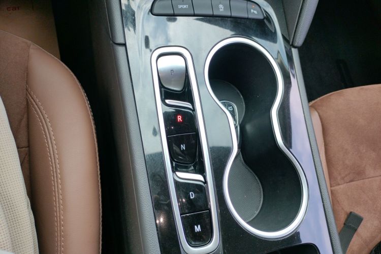 别克 君威 2022款 552T 智享型中控内饰18