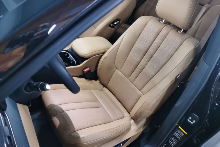 理想汽车 理想ONE 2019款 增程6座版中控内饰19