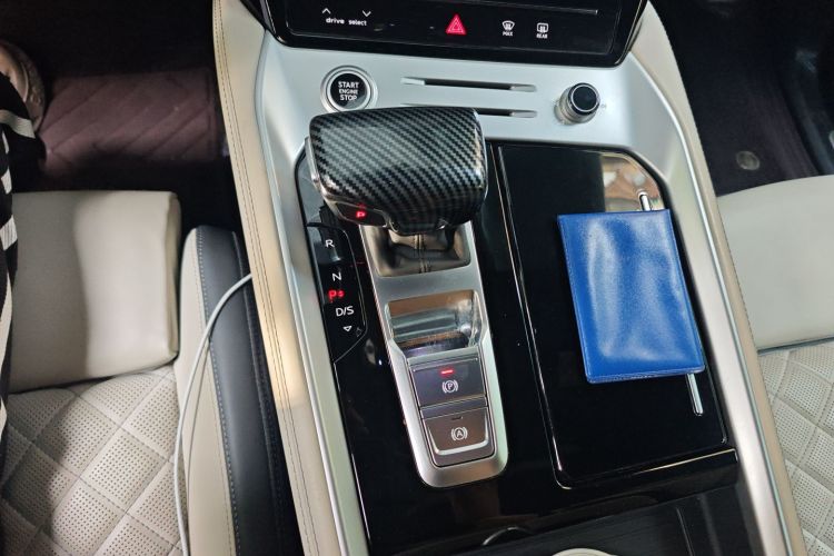 奥迪Q6 2023款 50 TFSI quattro 凌云版 edition one中控内饰18