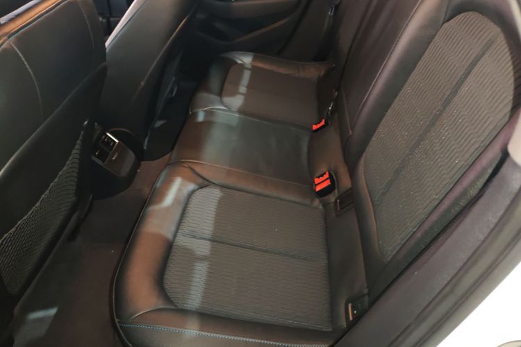 奥迪A3 2018款 30周年年型 Limousine 35 TFSI 时尚型中控内饰21