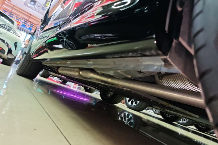 领克08 EM-P 2025款 220km 四驱性能Halo机舱底盘30