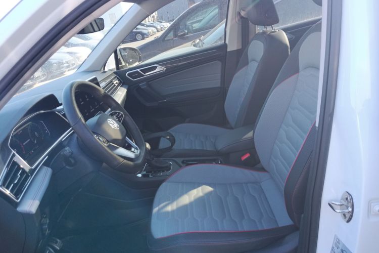 大众 途观L 2023款 330TSI 自动两驱R-Line旗舰版中控内饰19