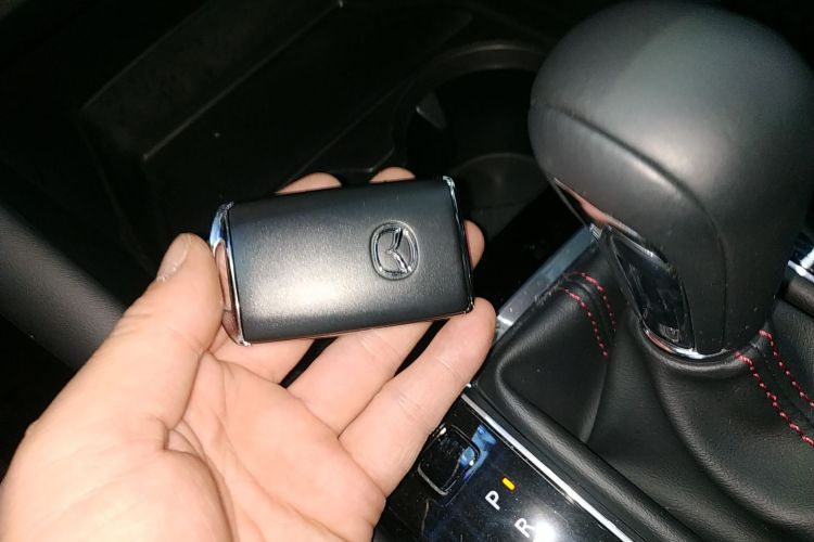 马自达3 昂克赛拉 2022款 2.0L 自动质雅黑曜版中控内饰11