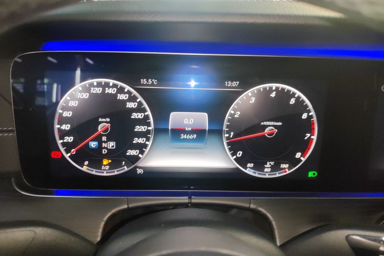 奔驰E级 2020款 改款 E 300 L 运动时尚型中控内饰14