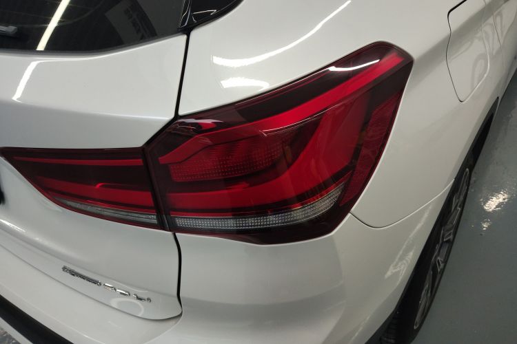 宝马X1 2022款 改款 xDrive25Li 尊享型车身外观9