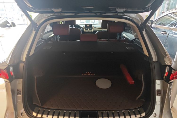 雷克萨斯NX 2016款 200 全驱 锋尚版机舱底盘23