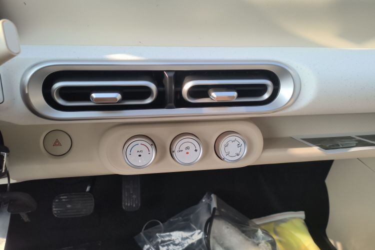 五菱汽车 宏光MINIEV 2024款 第三代 215km 青春版中控内饰16