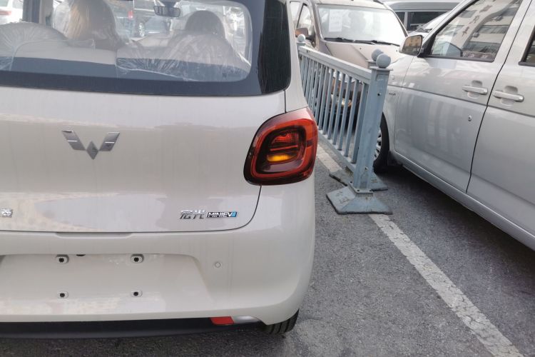 五菱汽车 宏光MINIEV 2025款 四门版 进阶款车身外观9