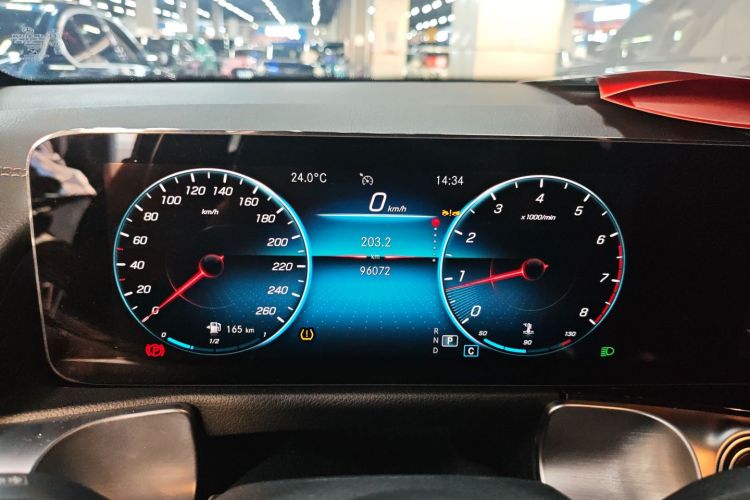 奔驰GLB 2022款 改款二 GLB 200 动感型中控内饰14