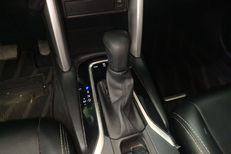 丰田 卡罗拉锐放 2023款 2.0L 精英版局部细节18