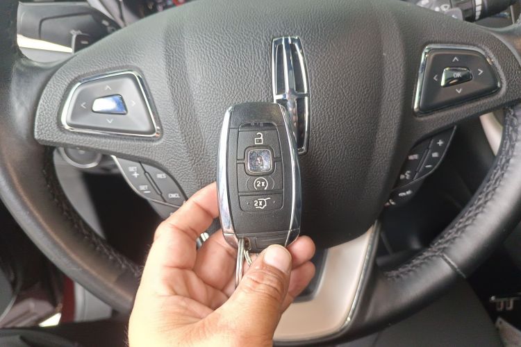 林肯MKC 2019款 2.0T 两驱尊享版 国VI中控内饰7001