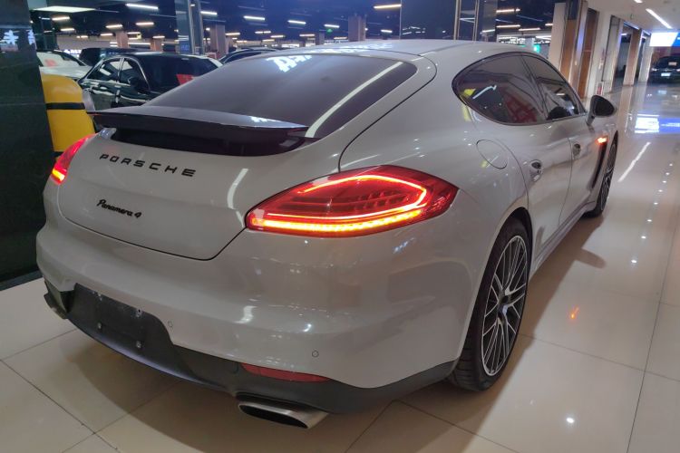 保时捷 2014款 Panamera 4 3.0T车身外观7