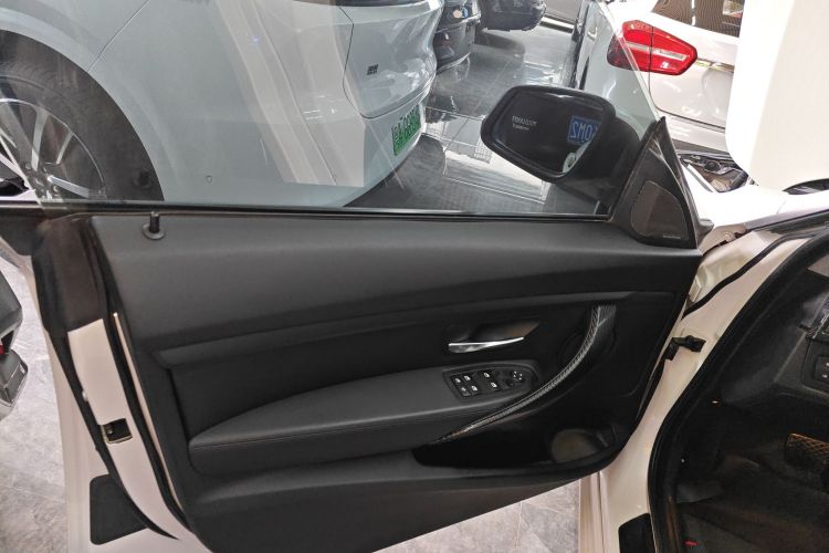 宝马3系GT 2013款 320i 领先型中控内饰7007