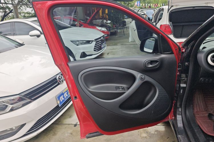 smart forfour 2018款 1.0L 52千瓦灵动版中控内饰7007