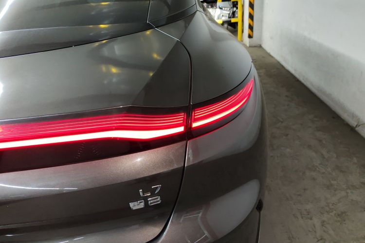 智己汽车 智己L7 2022款 Dynamic车身外观9