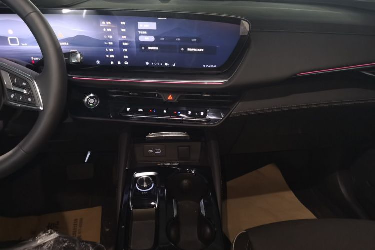 别克 2025款 昂科威Plus 28T 两驱白金版中控内饰16