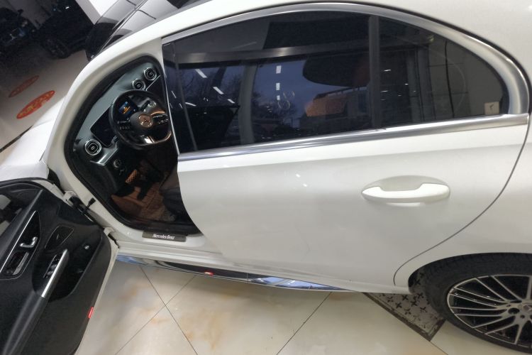 奔驰C级 2022款 C 260 L 运动版车身外观4