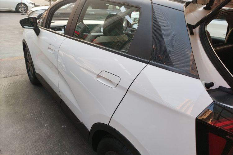 吉利几何E萤火虫 2022款 401KM 霹雳虎 4座车身外观4