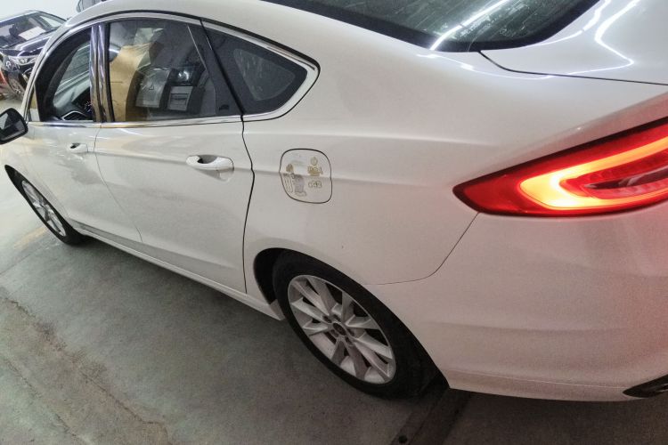 福特 蒙迪欧 2018款 EcoBoost 180 时尚型车身外观4