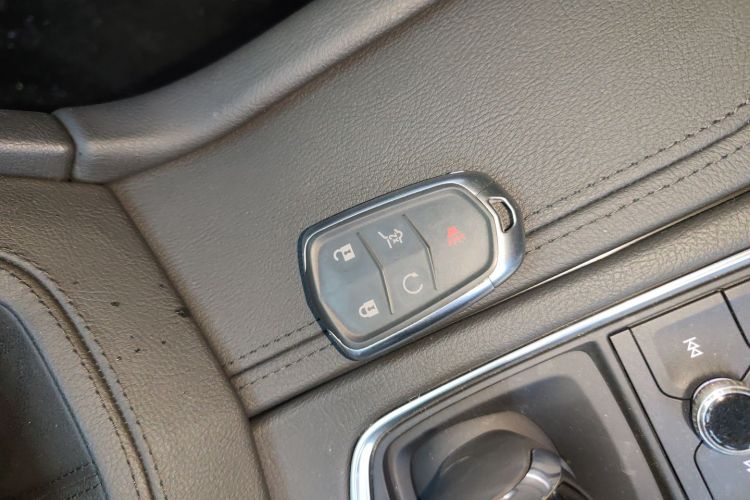 凯迪拉克XT5 2022款 2.0T 两驱豪华型中控内饰11