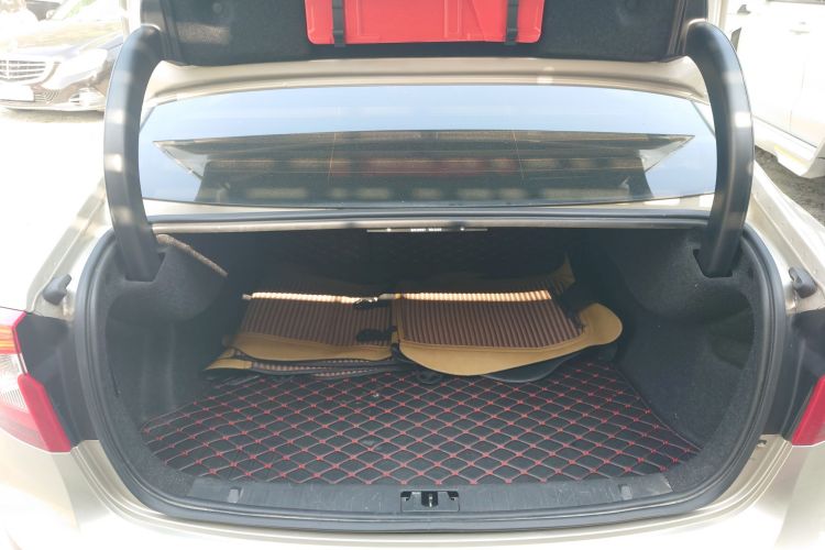 沃尔沃S60 2019款 S60L 改款 T5 智进进阶版机舱底盘23