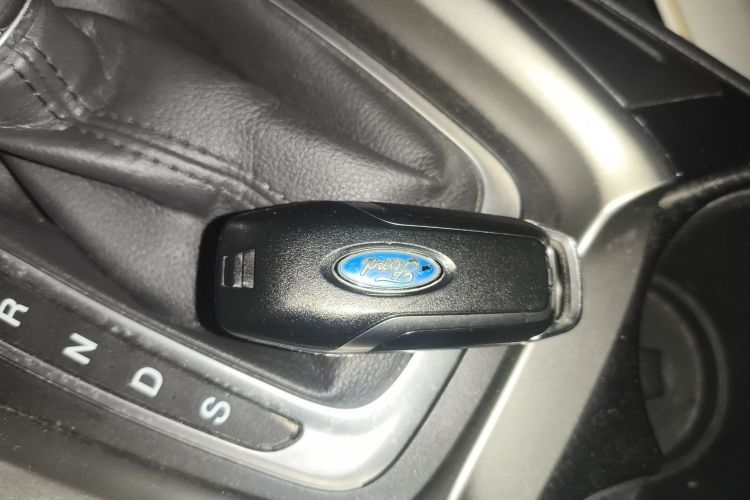 福特 蒙迪欧 2013款 2.0L GTDi200时尚型中控内饰11