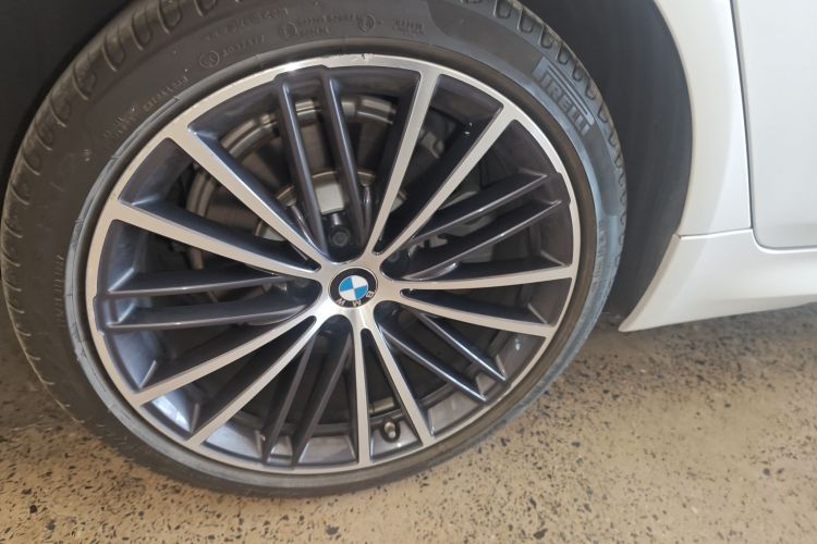 宝马5系 2021款 改款 530Li 领先型 M运动套装车身外观6008