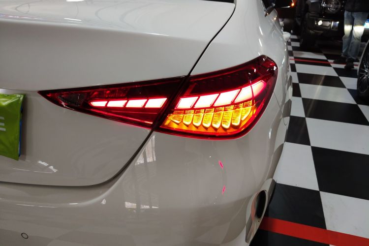 奔驰C级 2023款 C 260 L 运动版车身外观9