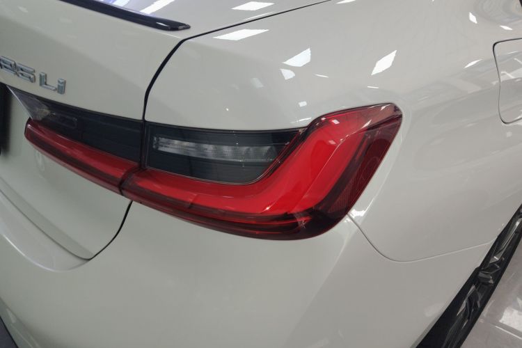 宝马3系 2023款 325Li M运动曜夜套装车身外观9