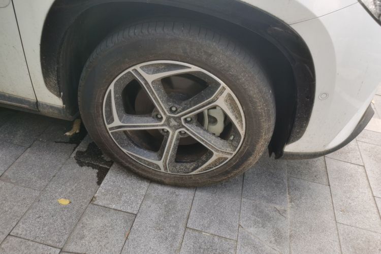 哪吒汽车 哪吒L 2024款 增程 310 闪充红衣版车身外观6001