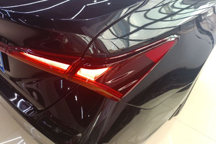 丰田 亚洲龙 2019款 2.0L 进取版 国VI车身外观6006