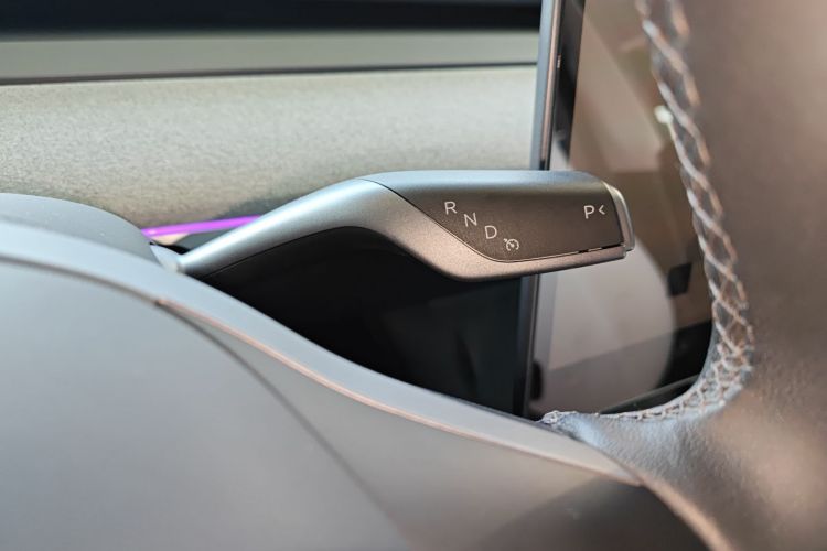 特斯拉 Model Y 2024款 长续航全轮驱动版中控内饰18