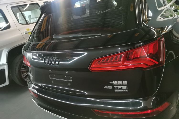 奥迪Q5L 2020款 45 TFSI 尊享运动型车身外观6