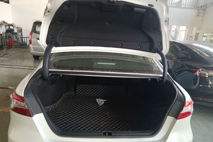 丰田 凯美瑞 2019款 改款 2.5G 豪华版机舱底盘23