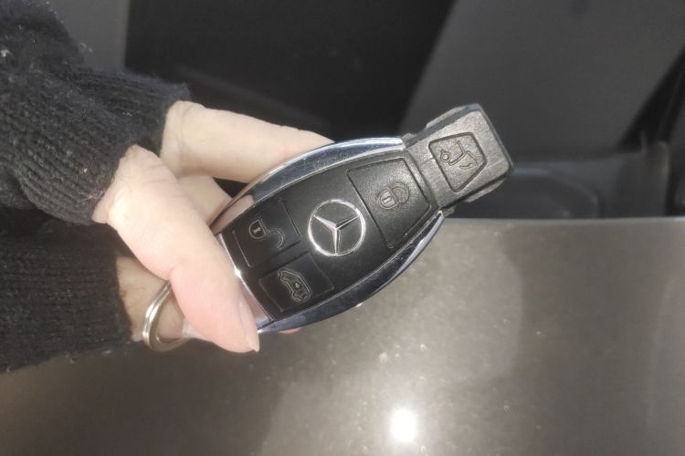 奔驰V级 2017款 V 260 尊贵版中控内饰11