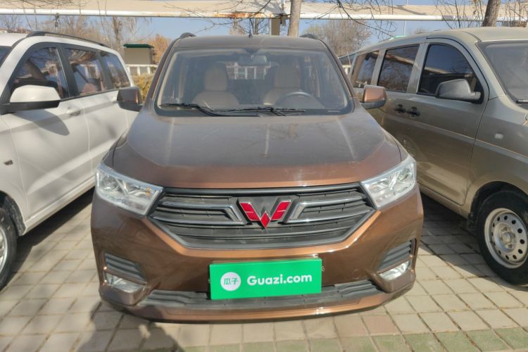 五菱汽车 五菱宏光 2021款 1.5L改款 S标准型 电动助力LAR车身外观2